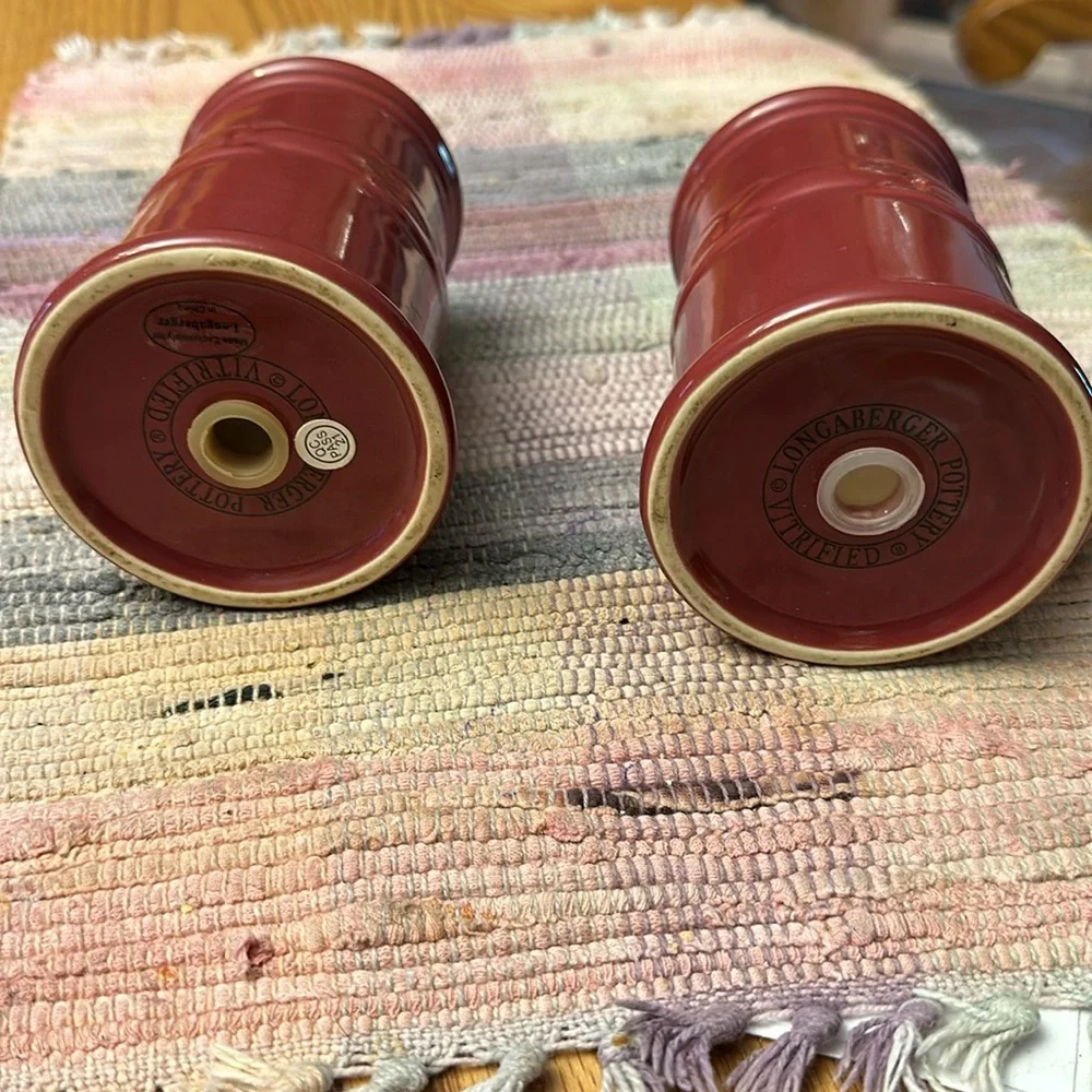 Longaberger Pottery Woven Traditions Stovetop Salt & Pepper Shakers in Paprika - Picture 3 of 5